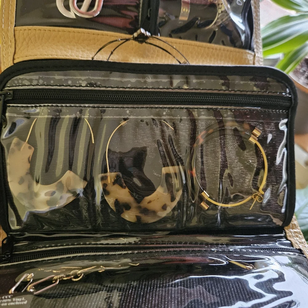 Tan Jewelry Travel Pouch with Silver Ring Accent. Foldable.*** SEE SELLER'S NOTE